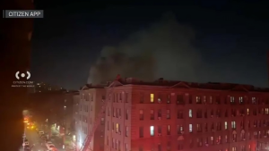 incendio-en-edificio-residencial-de-queens-deja-un-muerto-y-cuatro-heridos