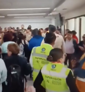 piloto-en-mexico-se-encierra-en-la-cabina-del-avion-al-saber-que-lo-van-a-despedir