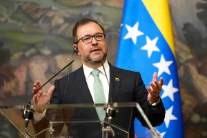 venezuela-afirma-que-iran-le-ofrecio-apoyo-para-enfrentar-la-“pirateria”-de-ee-uu.