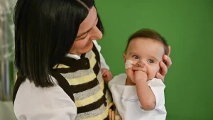 recibe-el-alta-mariami,-la-primera-bebe-trasplantada-parcialmente-de-corazon-en-europa