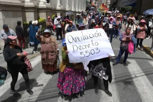 gobierno-de-bolivia-negocia-con-sectores-para-evitar-huelga-contra-retiro-a-la-subvencion