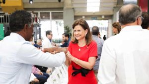 vicepresidenta-raquel-pena-sostiene-encuentro-navideno-con-lideres-cristianos-del-cibao