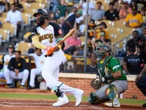 aguilas-superan-a-las-estrellas-y-refuerzan-su-dominio-en-el-estadio-cibao
