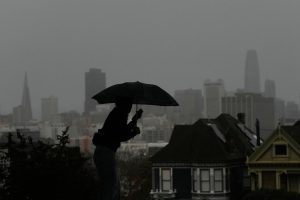 fuerte-tormenta-invernal-azota-el-sur-de-california-y-complica-desplazamientos-por-navidad
