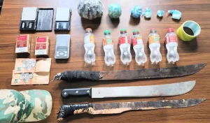 policia-arresta-hombre-y-ocupa-drogas,-alcohol-adulterado-y-armas-en-barahona