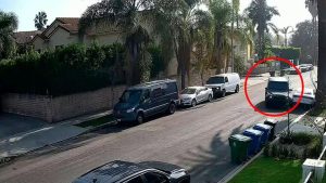 madre-atropella-auto-de-«ladrones»-durante-intento-de-robo-en-los-angeles