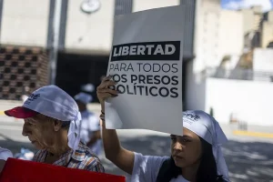 excarcelan-a-71-detenidos-luego-de-las-protestas-postelectorales-en-venezuela,-segun-familiares