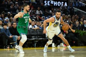 curry-lidera-la-navidad-dorada-de-los-warriors-ante-mavericks
