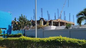 colapsa-parte-en-construccion-del-hospital-materno-infantil-de-azua