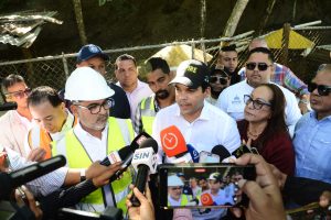 inapa-apoya-a-coraasan-tras-rotura-de-tuberia-matriz-en-sabana-iglesia,-santiago