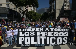 venezuela-libera-a-99-detenidos-tras-protestas-por-la-reeleccion-de-nicolas-maduro