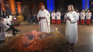 polemica-en-alemania-por-escenificacion-del-nino-jesus-durante-misa-navidena