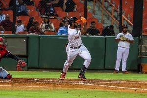 de-la-cruz-y-los-toros-arrancan-round-robin-azotando-a-los-gigantes
