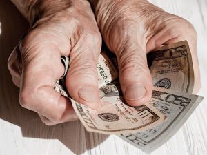 adultos-mayores pierden-mas-de-250-millones-de-dolares-en-estafas