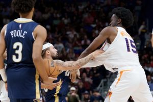 la-nba-sanciona-a-jose-alvarado-y-mark-williams-tras-pelea-en-duelo-pelicans-suns