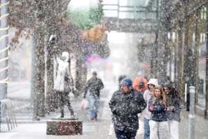 tormenta-invernal-provoca-ventiscas,-frio-intenso-y-riesgos-al-viajar-en-el-centro-norte-de-eeuu.