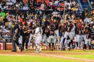 liberato-impulsa-cuatro-carreras-y-guia-a-los-toros-a-la-victoria-7-6-sobre-las-aguilas