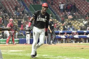 jonron-de-lake-mantiene-a-leones-invictos-en-primer-lugar-del-rr