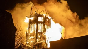 incendio-arrasa-la-historica-vondelkerk-de-amsterdam-y-obliga-a-desalojos-en-zonas-cercanas