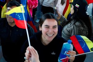 venezolanos-celebran-en-uruguay-la-captura-de-nicolas-maduro