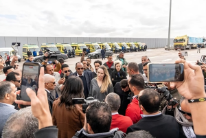 angelina-jolie-visita-el-cruce-de-rafah-en-mision-humanitaria-en-egipto