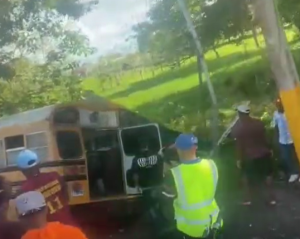 varios-empleados-hoteleros-resultan-heridos-tras-accidente-de-autobus-en-higuey
