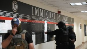 fuerza-del-servicio-de-inmigracion-de-eeuu-crece-120-%-tras-contratar-a-12.000-agentes