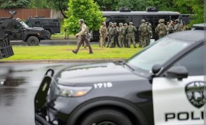 gobierno-trump-acusa-a-la-mujer-abatida-en-minnesota-de-«terrorismo-domestico»