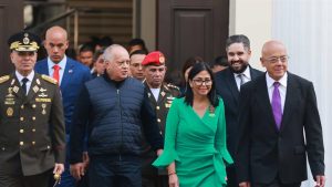 el-vestido-de-$756-dolares-de-delcy-rodriguez-causa-revuelo-en-medio-de-crisis-en-venezuela