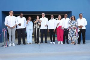 presidente-abinader-entrega-moderno-mercado-municipal-en-las-matas-de-farfan