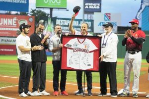 leones-realizan-merecido-homenaje-a-juan-marichal