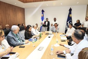 landron-presenta-metas-de-salud-2026-a-directores-del-sns