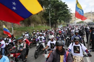 caravana-chavista-toma-las-calles-de-caracas-reclamando-la-libertad-de-nicolas-maduro
