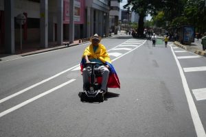 Presentan un recurso judicial para anular el aumento del 23,7 % del salario mínimo en Colombia