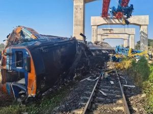 sube-a-29-la-cifra-de-muertos-y-67-heridos-tras-el-accidente-de-tren-en-tailandia