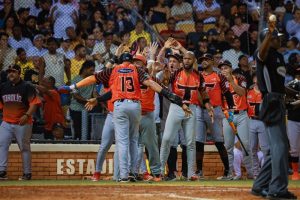 Candelario define con doble y Toros blanqueada 3-0 a las Aguilas