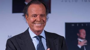Julio Iglesias contrata abogado para enfrentar denuncia por abusos sexuales