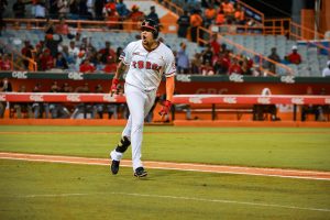 Toros remontan ante Leones guiados por Yairo y siguen firmes en 2º