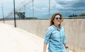 carolina-mejia-respalda-extension-de-programas-hope/help-para-haiti