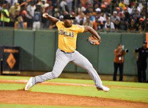Águilas remontan 6-2 en La Romana y empatan con Toros por el último boleto a la Final