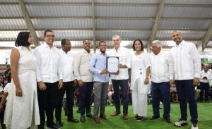 gobierno-entrega-517-titulos-de-propiedad-en-neiba-y-promete-mas-para-2026