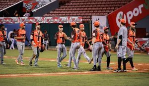 toros-se-imponen-a-gigantes-en-su-lucha-por-avanzar-a-la-final