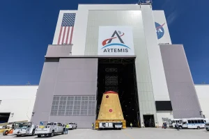 La NASA inicia montaje de Artemis II para histórico vuelo tripulado alrededor de la Luna