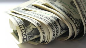 tasa-del-dolar-se-encuentra-a-$rd$6321-y-el-euro-a-rd$77.00-para-este-lunes