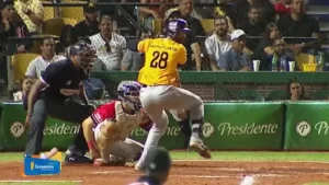 aguilas-vencen-al-escogido-y-mantiene-esperanzas-clasificatorias