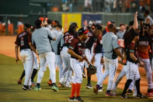 Toros vencen a Águilas en dramático partido y avanzan a la serie final