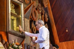 presidente-abinader-pide-fe-y-paz-para-el-pais-en-dia-de-la-virgen-de-la-altagracia