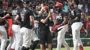 cordero-decide-en-el-noveno-y-escogido-protagoniza-remontada-historica-ante-los-toros