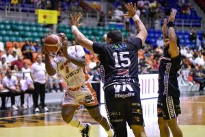 cupes-se-enciende-en-el-tercero-y-arrolla-al-cdp-en-el-juego-1-tbs-santiago