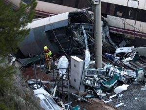 accidente-ferroviario-en-espana:-la-cifra-de-muertos-asciende-a-45